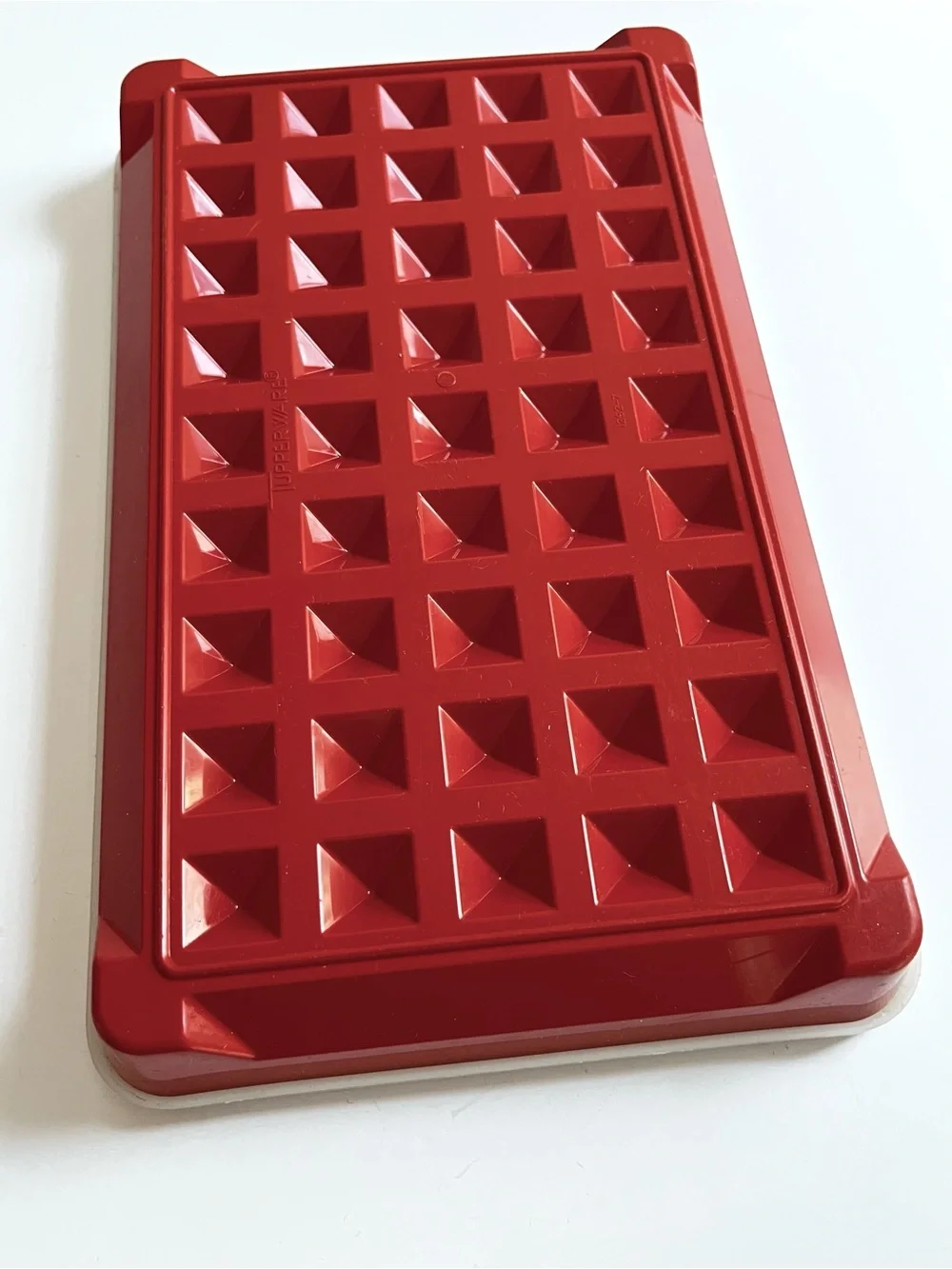 Tupperware Hot Dog and Deli Meat Keeper Marinator